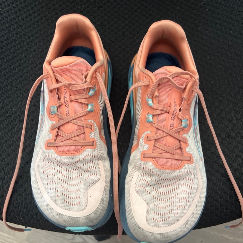 Women’s altra running shoes